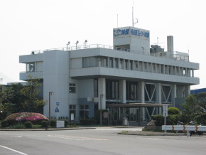 旅の基点・名古屋港。